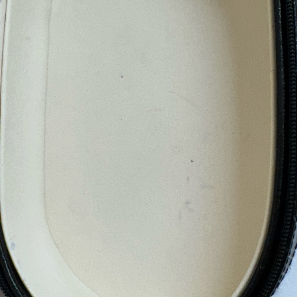Wolf Heritage Oval Jewelry Zip Case, genuine leather. - Picture 4 of 14